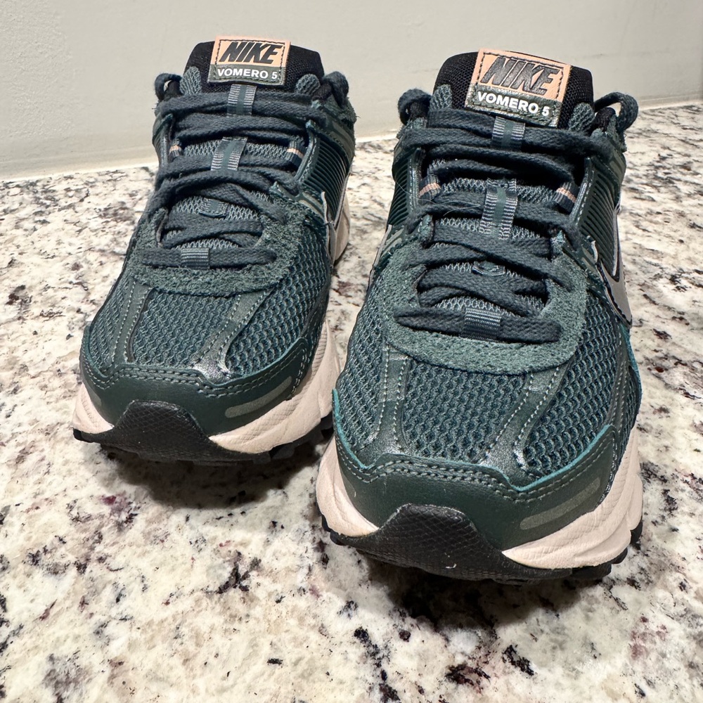 Nike Vomero 5